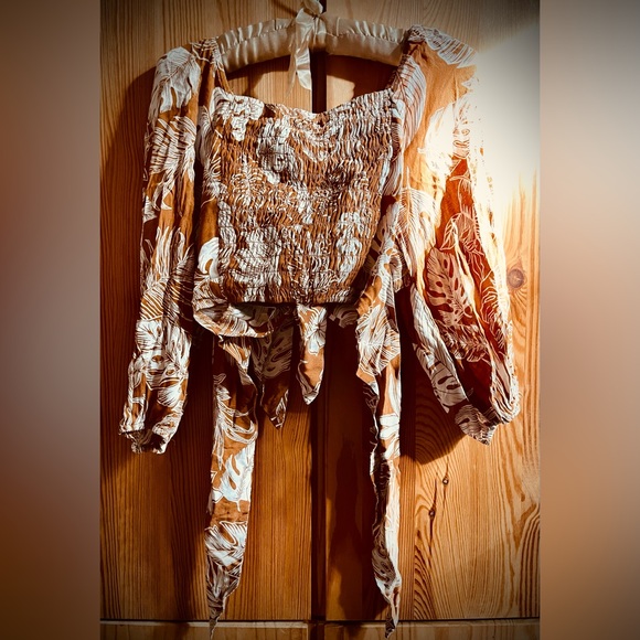 Moon River Floral Golden Top…Small..NWT - Picture 2 of 3